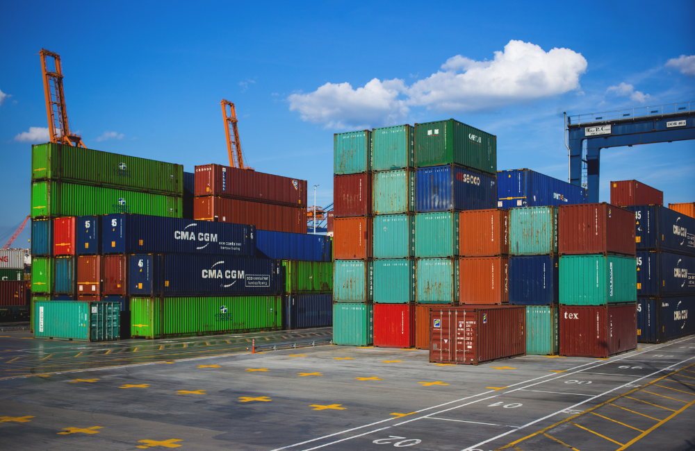 Importing Goods from China to UAE